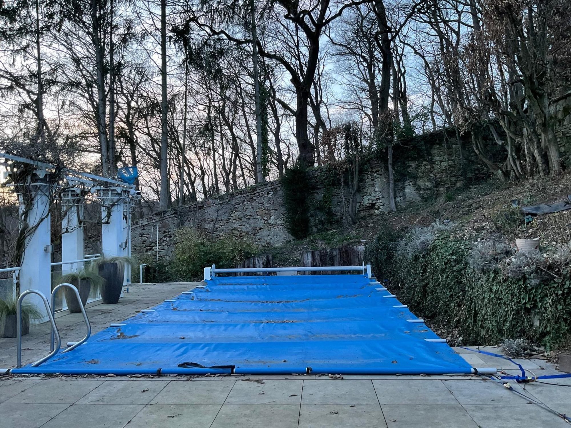 Vorher — altes Folienbecken